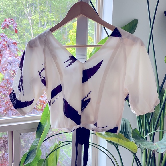 Unique Cropped Blouse - Picture 2 of 3